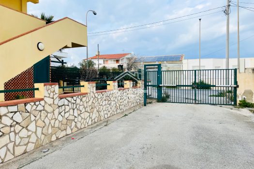 Appartamento con ampia Veranda a Punta Braccetto