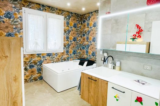 Villetta indipendente con giardino zona mare