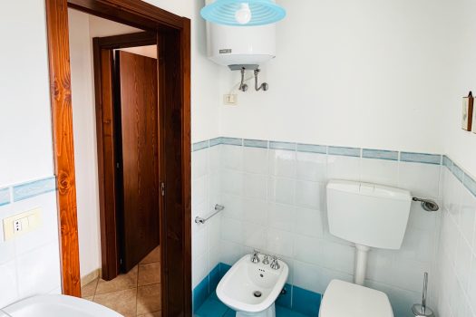 Immagini l’estate a pochi passi dal mare e un panorama che toglie il respiro?