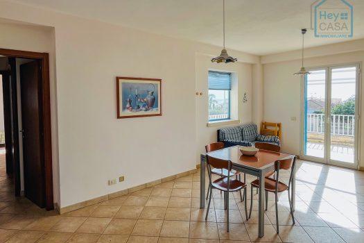 Immagini l’estate a pochi passi dal mare e un panorama che toglie il respiro?