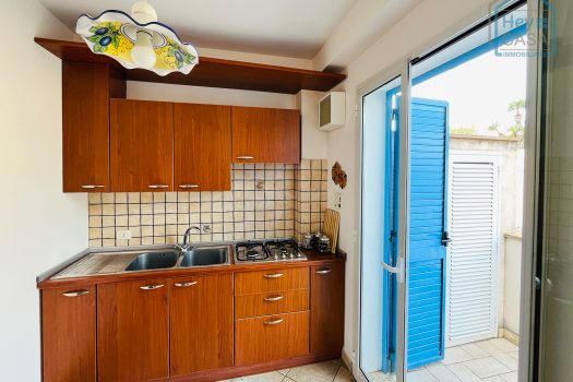 Immagini l’estate a pochi passi dal mare e un panorama che toglie il respiro?