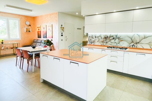 Villetta indipendente con giardino zona mare