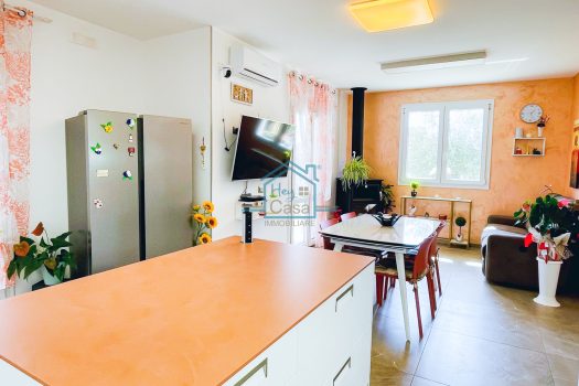 Villetta indipendente con giardino zona mare