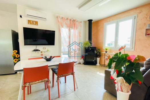 Villetta indipendente con giardino zona mare