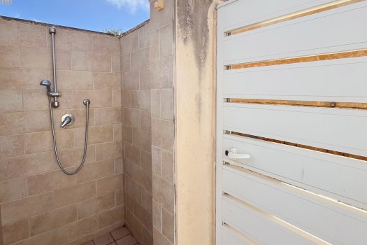 Immagini l’estate a pochi passi dal mare e un panorama che toglie il respiro?