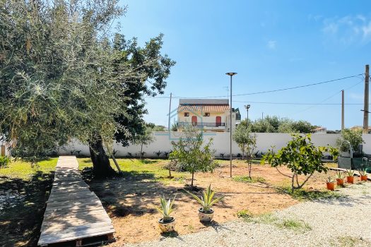 Villetta indipendente con giardino zona mare