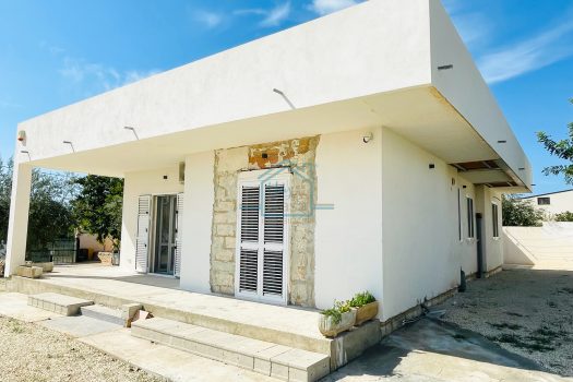 Villetta indipendente con giardino zona mare