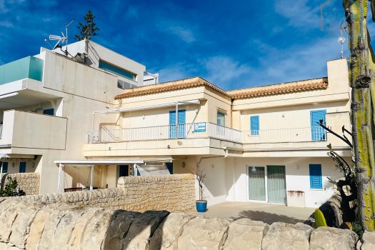 Immagini l’estate a pochi passi dal mare e un panorama che toglie il respiro?