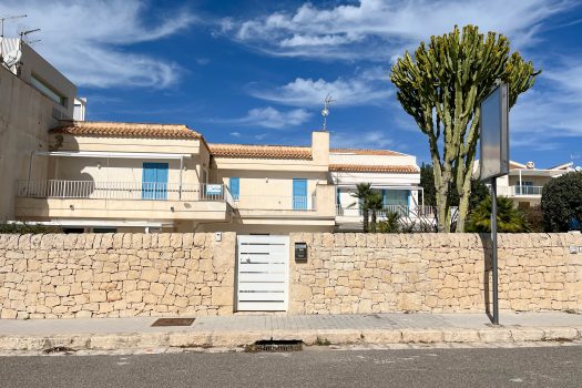 Immagini l’estate a pochi passi dal mare e un panorama che toglie il respiro?