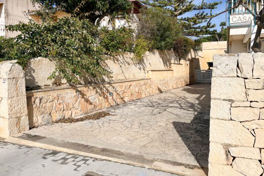 Immagini l’estate a pochi passi dal mare e un panorama che toglie il respiro?