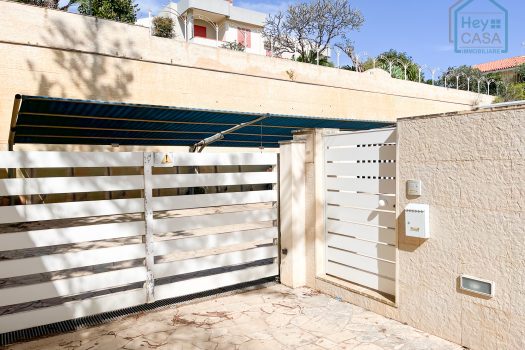 Immagini l’estate a pochi passi dal mare e un panorama che toglie il respiro?