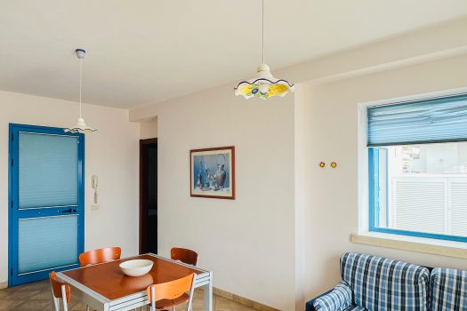 Immagini l’estate a pochi passi dal mare e un panorama che toglie il respiro?