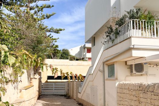 Immagini l’estate a pochi passi dal mare e un panorama che toglie il respiro?