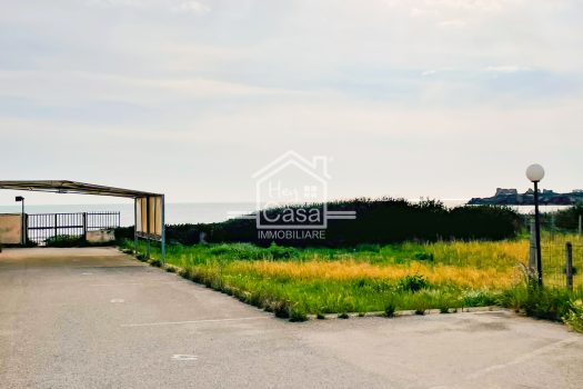 Appartamento con ampia Veranda a Punta Braccetto