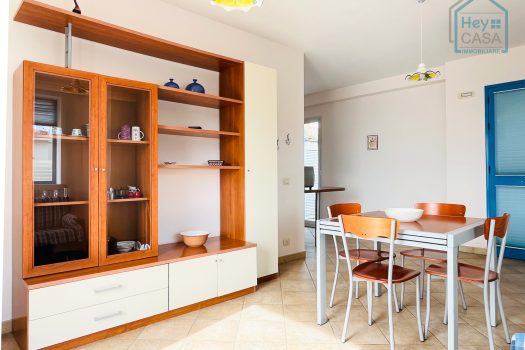 Immagini l’estate a pochi passi dal mare e un panorama che toglie il respiro?