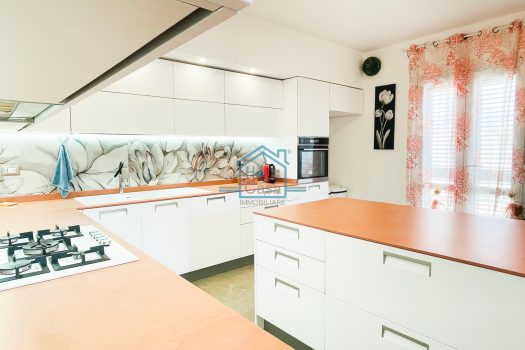 Villetta indipendente con giardino zona mare