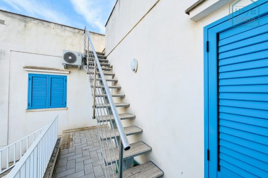 Immagini l’estate a pochi passi dal mare e un panorama che toglie il respiro?