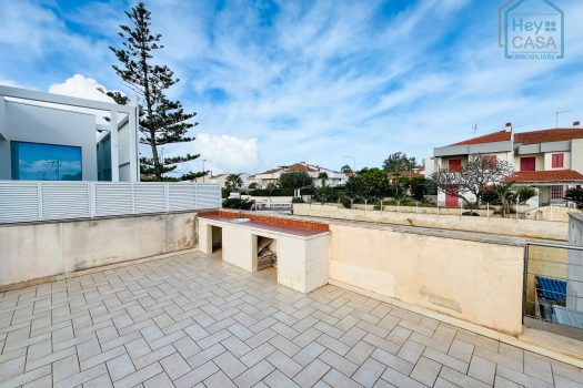 Immagini l’estate a pochi passi dal mare e un panorama che toglie il respiro?