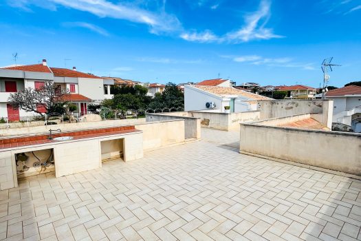 Immagini l’estate a pochi passi dal mare e un panorama che toglie il respiro?