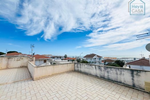 Immagini l’estate a pochi passi dal mare e un panorama che toglie il respiro?