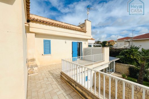 Immagini l’estate a pochi passi dal mare e un panorama che toglie il respiro?