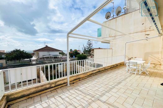 Immagini l’estate a pochi passi dal mare e un panorama che toglie il respiro?