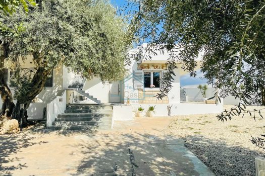 Villetta indipendente con giardino zona mare