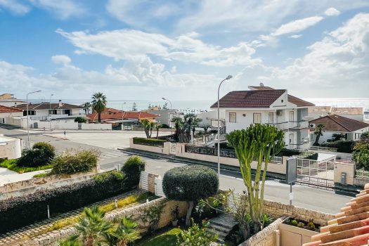 Immagini l’estate a pochi passi dal mare e un panorama che toglie il respiro?