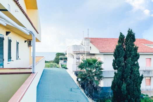 Appartamento con ampia Veranda a Punta Braccetto