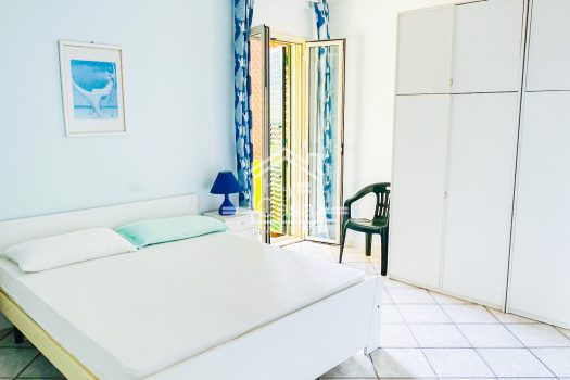 Appartamento con ampia Veranda a Punta Braccetto