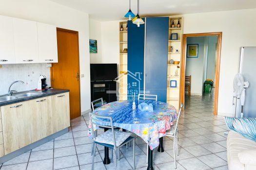Appartamento con ampia Veranda a Punta Braccetto