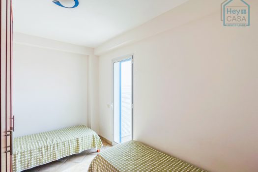 Immagini l’estate a pochi passi dal mare e un panorama che toglie il respiro?