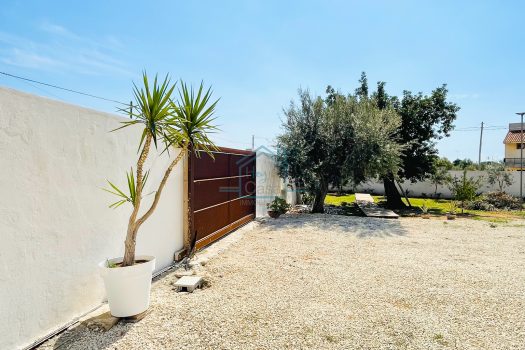 Villetta indipendente con giardino zona mare