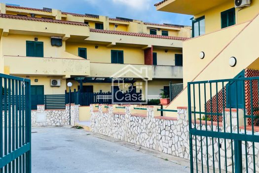 Appartamento con ampia Veranda a Punta Braccetto
