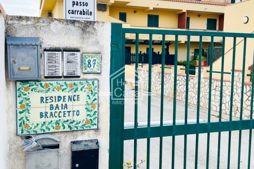 Appartamento con ampia Veranda a Punta Braccetto