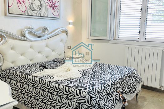 Villetta indipendente con giardino zona mare