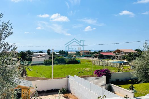 Villetta indipendente con giardino zona mare