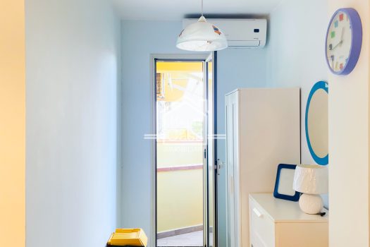 Appartamento con ampia Veranda a Punta Braccetto